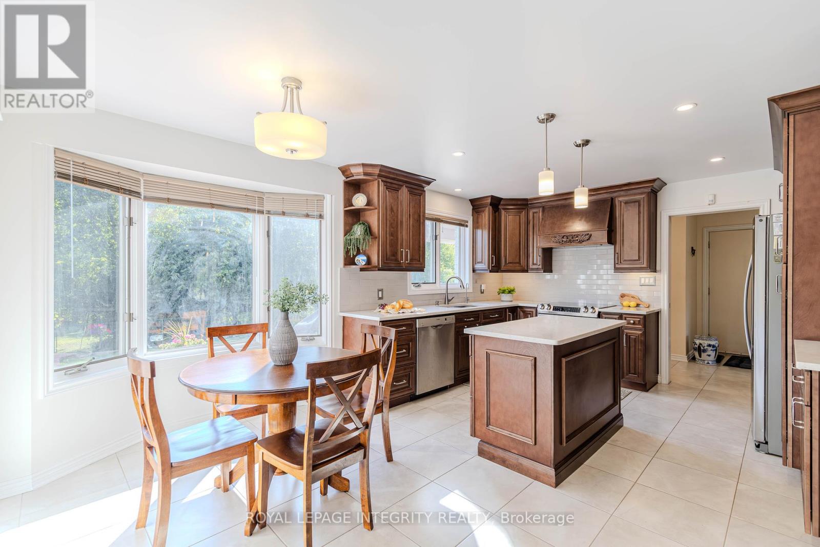 2025 Sixth Line Road N