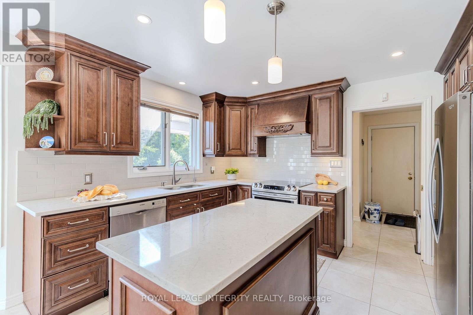 2025 Sixth Line Road N