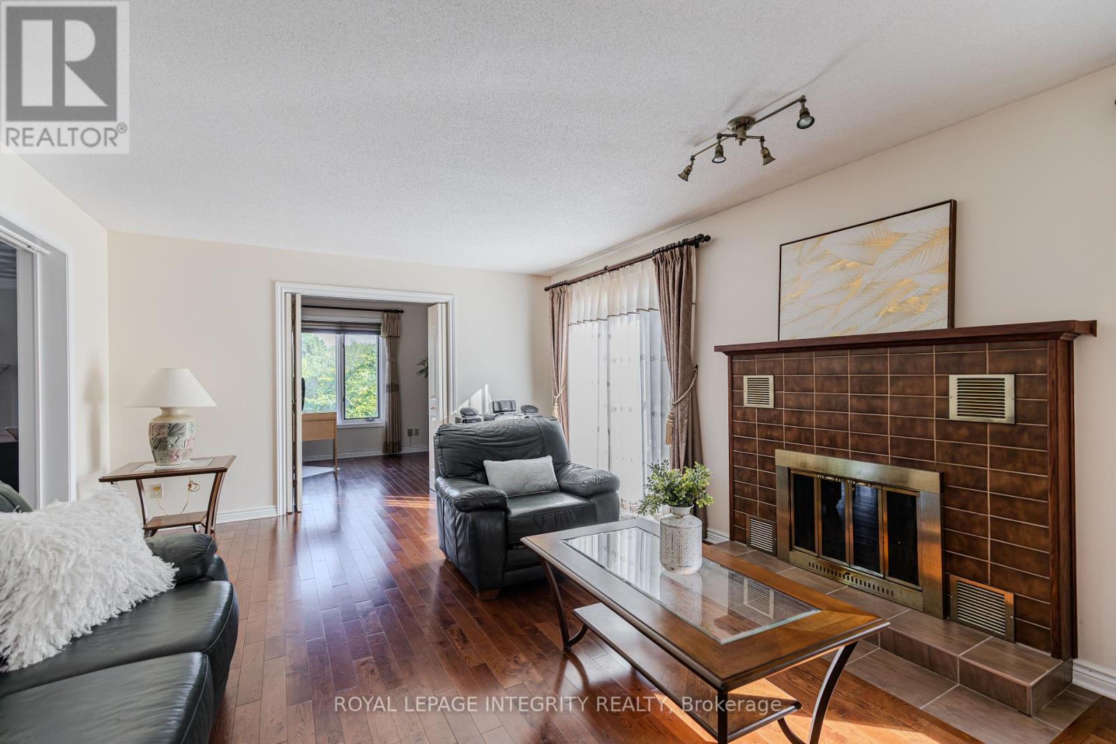 2025 Sixth Line Road N