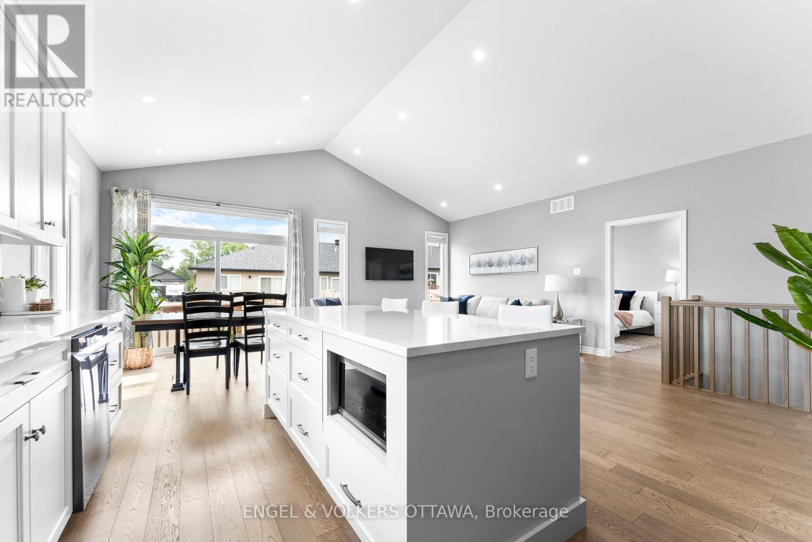848 Reaume Street