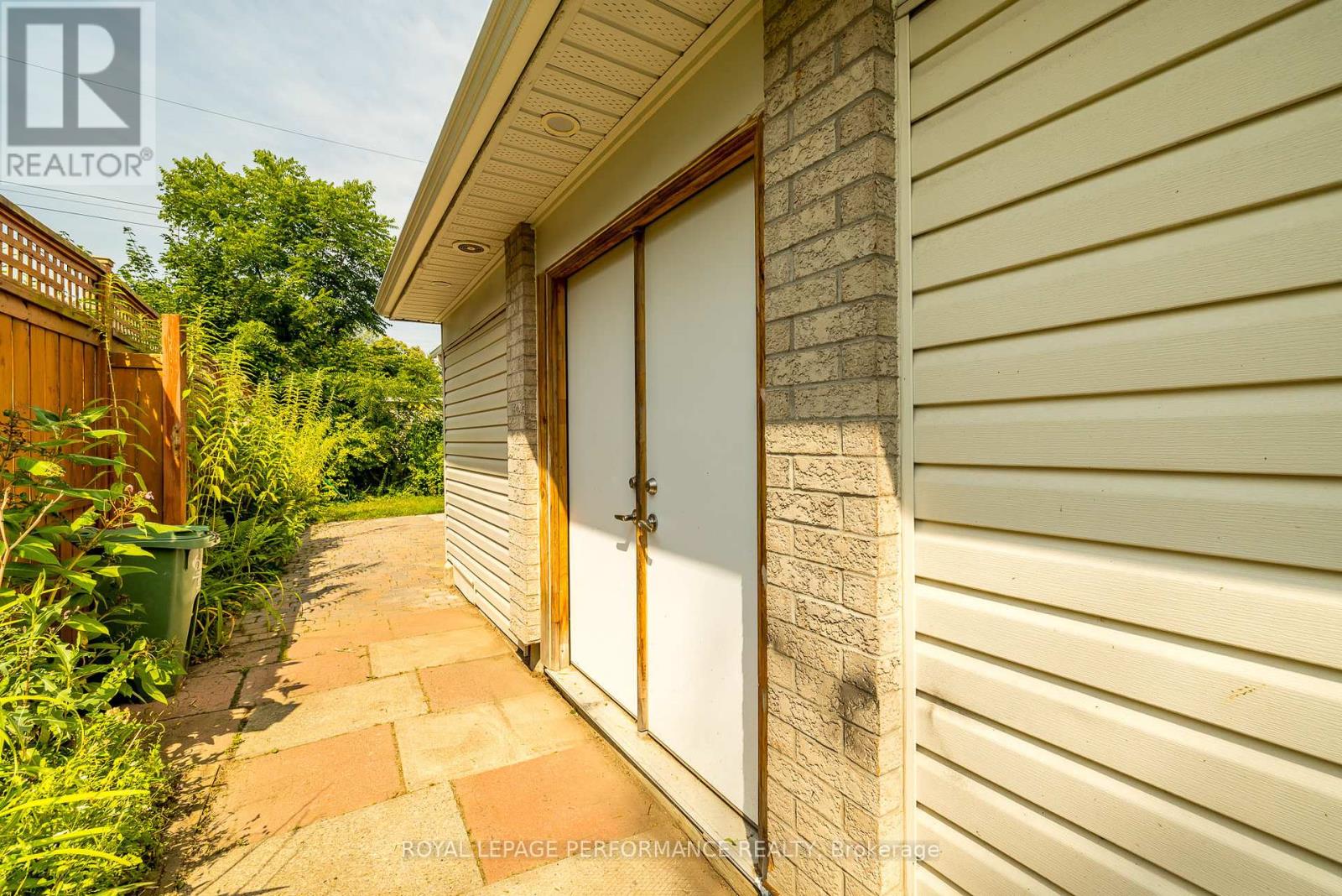 3038 Southmore Drive E