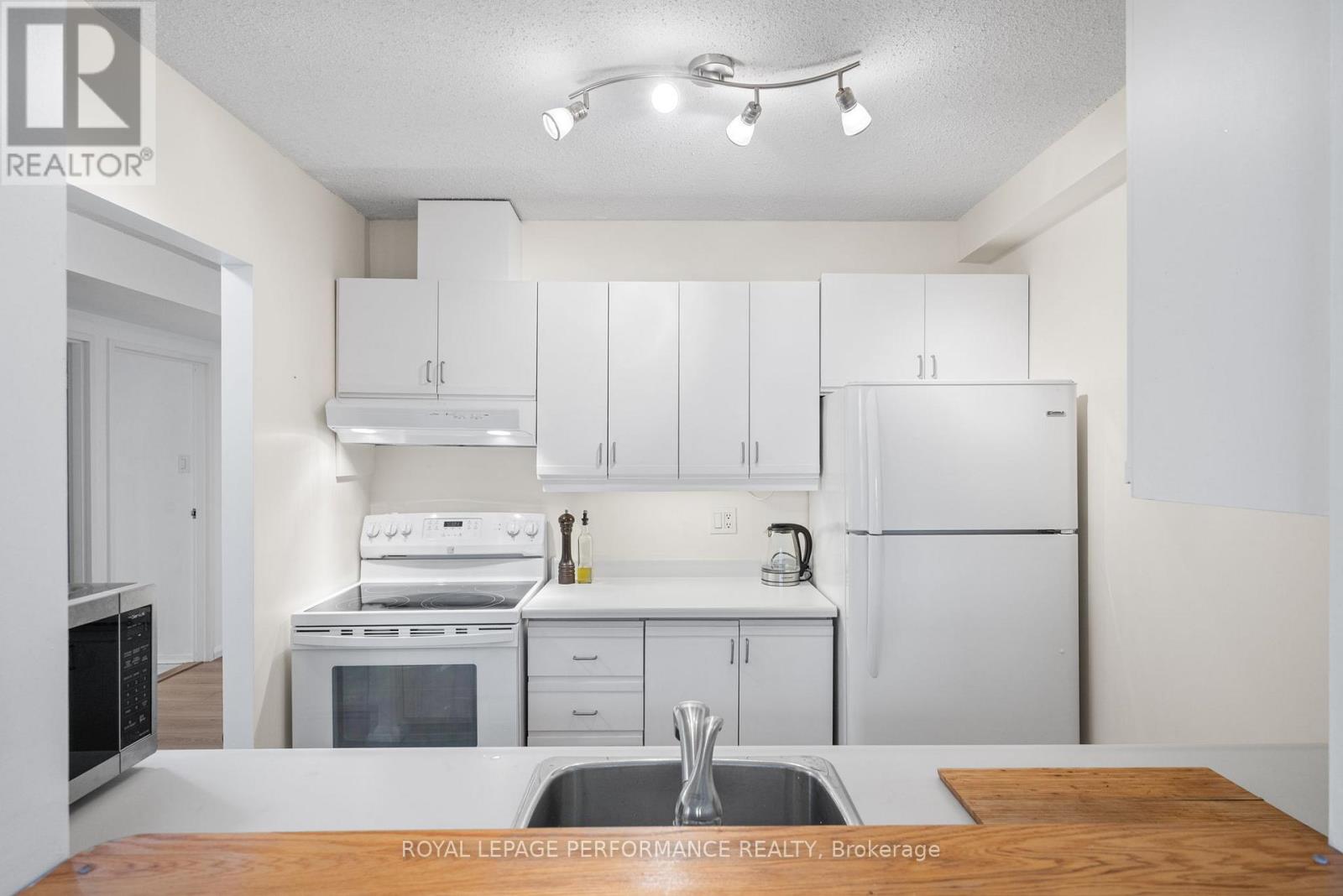 501 - 110 Forward Avenue