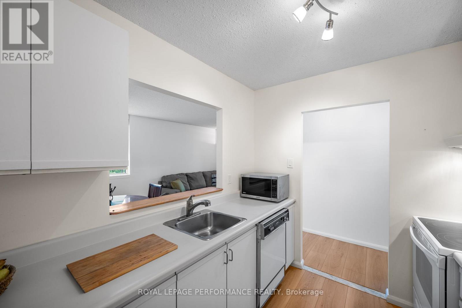 501 - 110 Forward Avenue