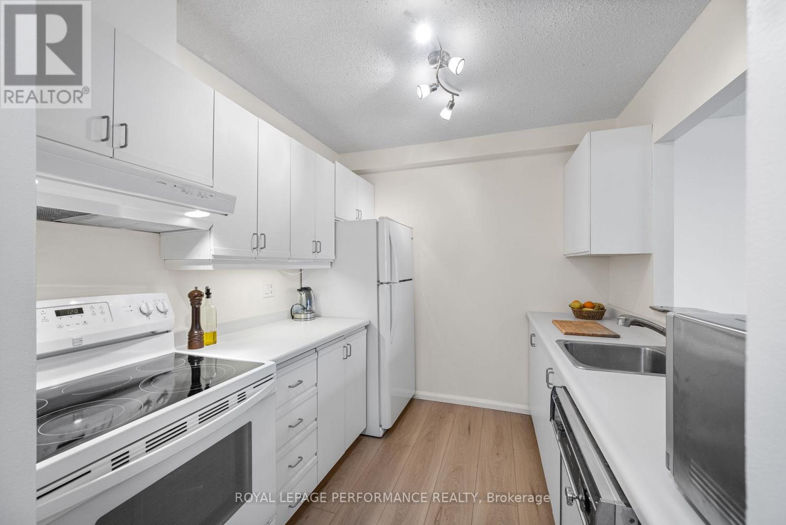 501 - 110 Forward Avenue