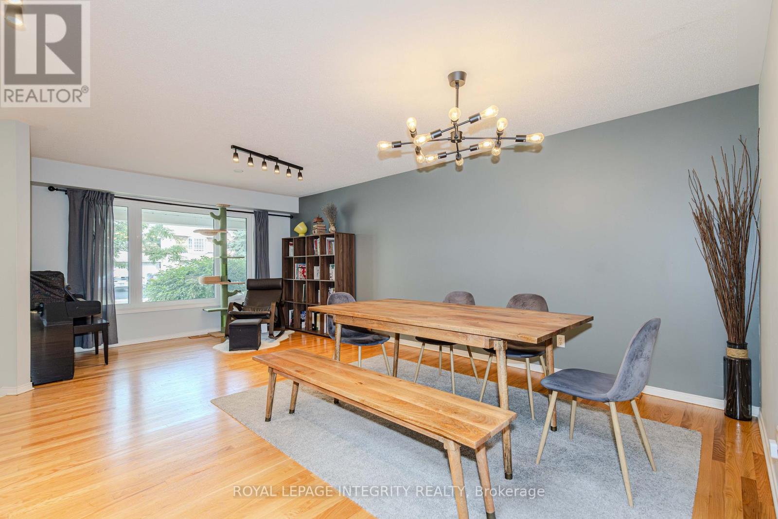 2123 Esprit Drive