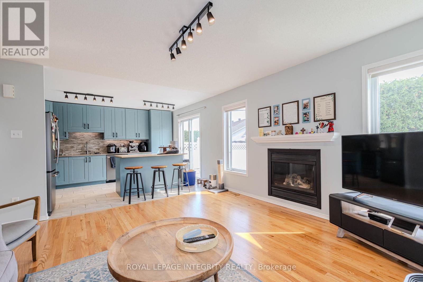 2123 Esprit Drive