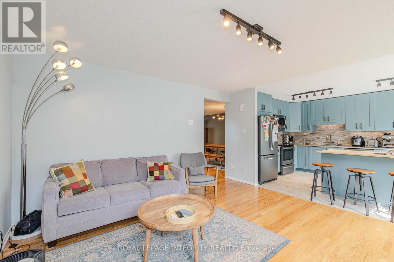 2123 Esprit Drive