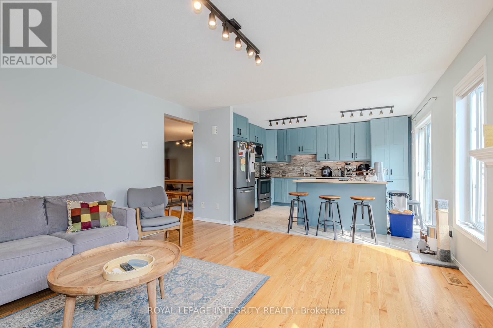 2123 Esprit Drive