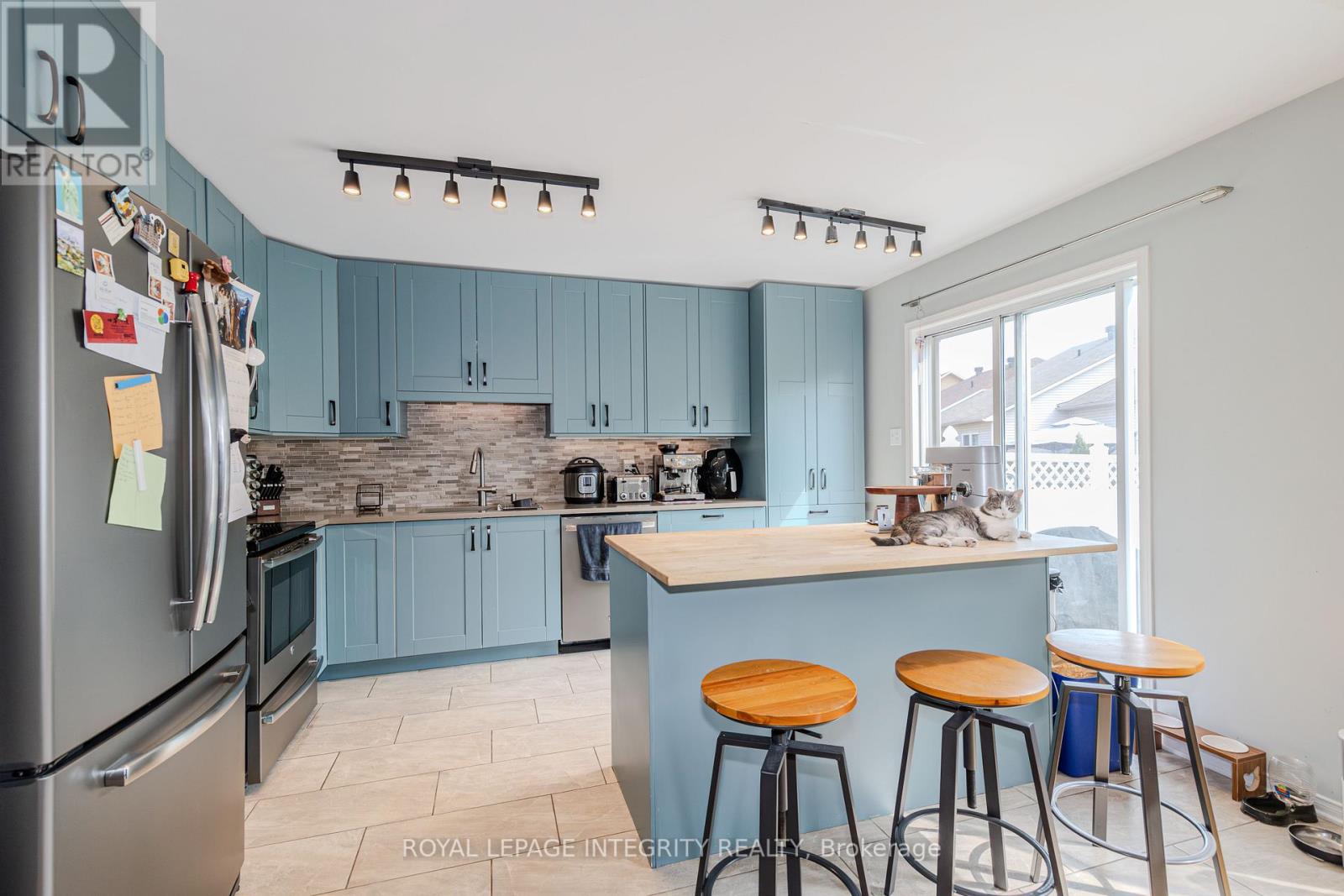 2123 Esprit Drive