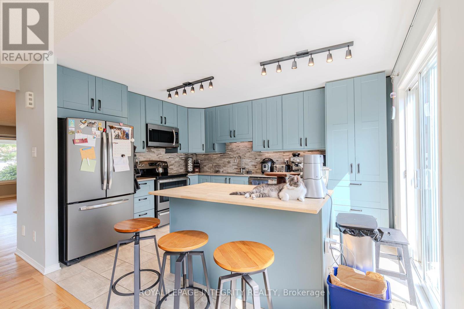 2123 Esprit Drive