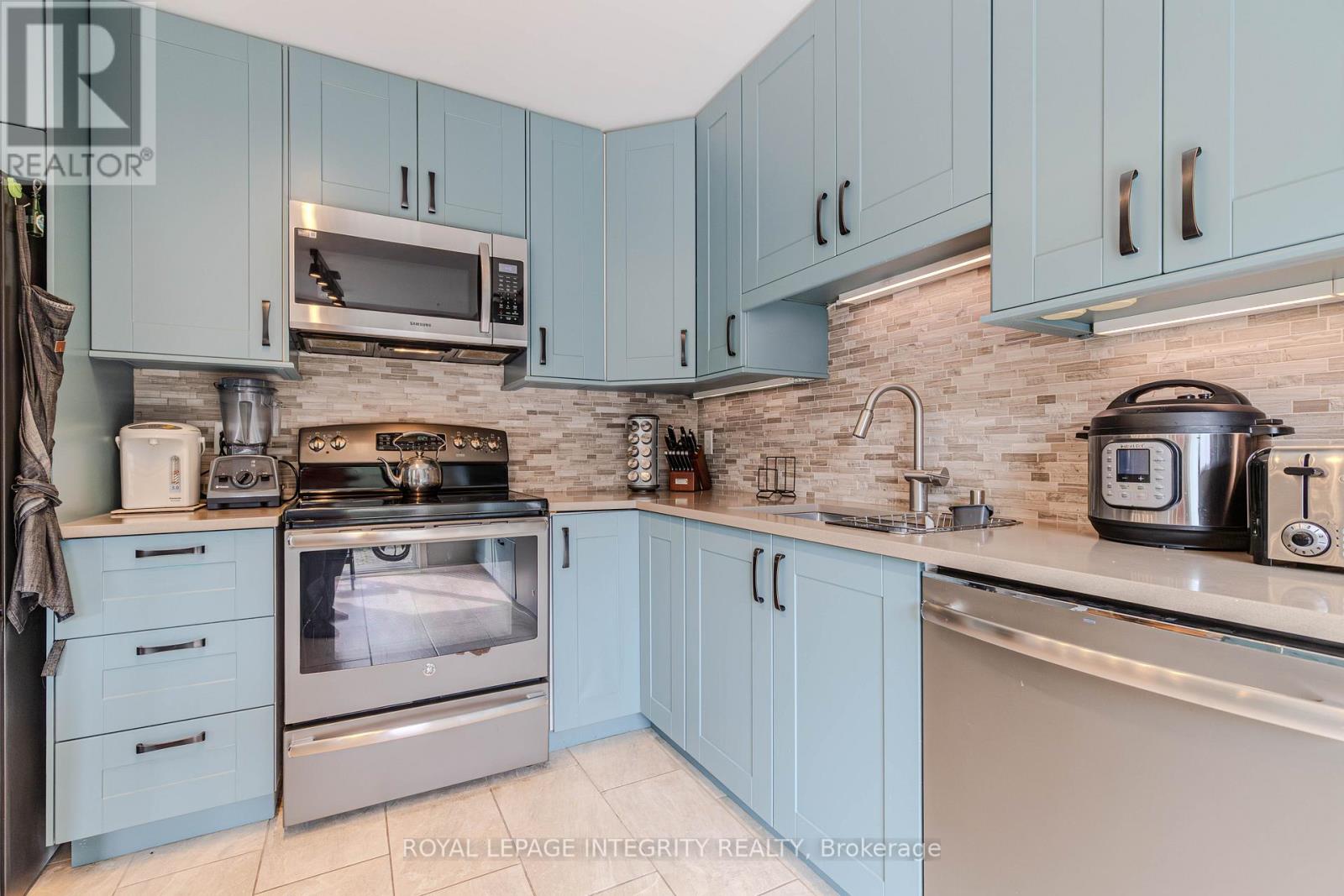 2123 Esprit Drive