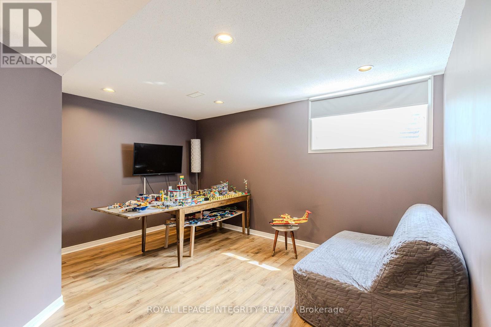 2123 Esprit Drive