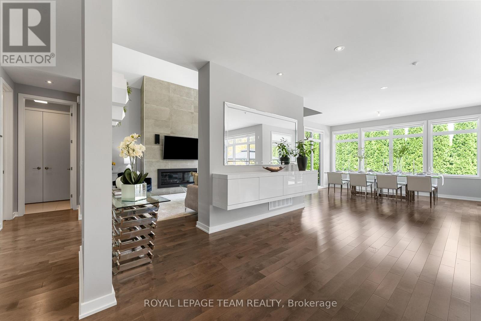 250 Sunnyridge Crescent