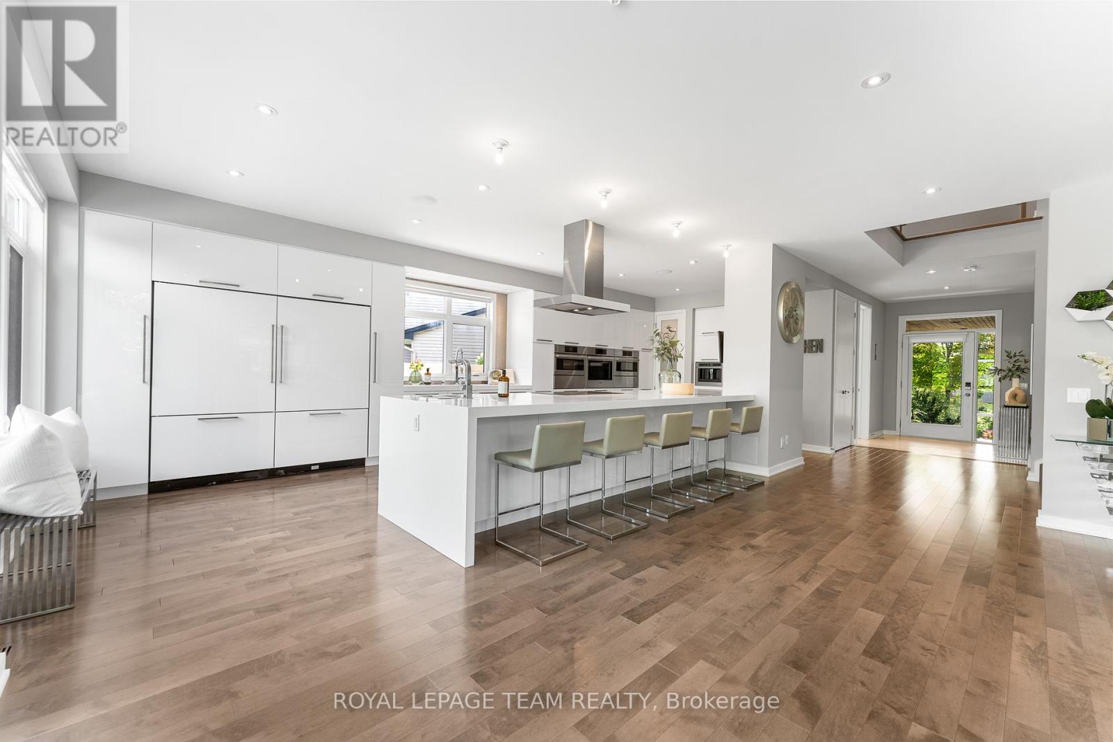 250 Sunnyridge Crescent