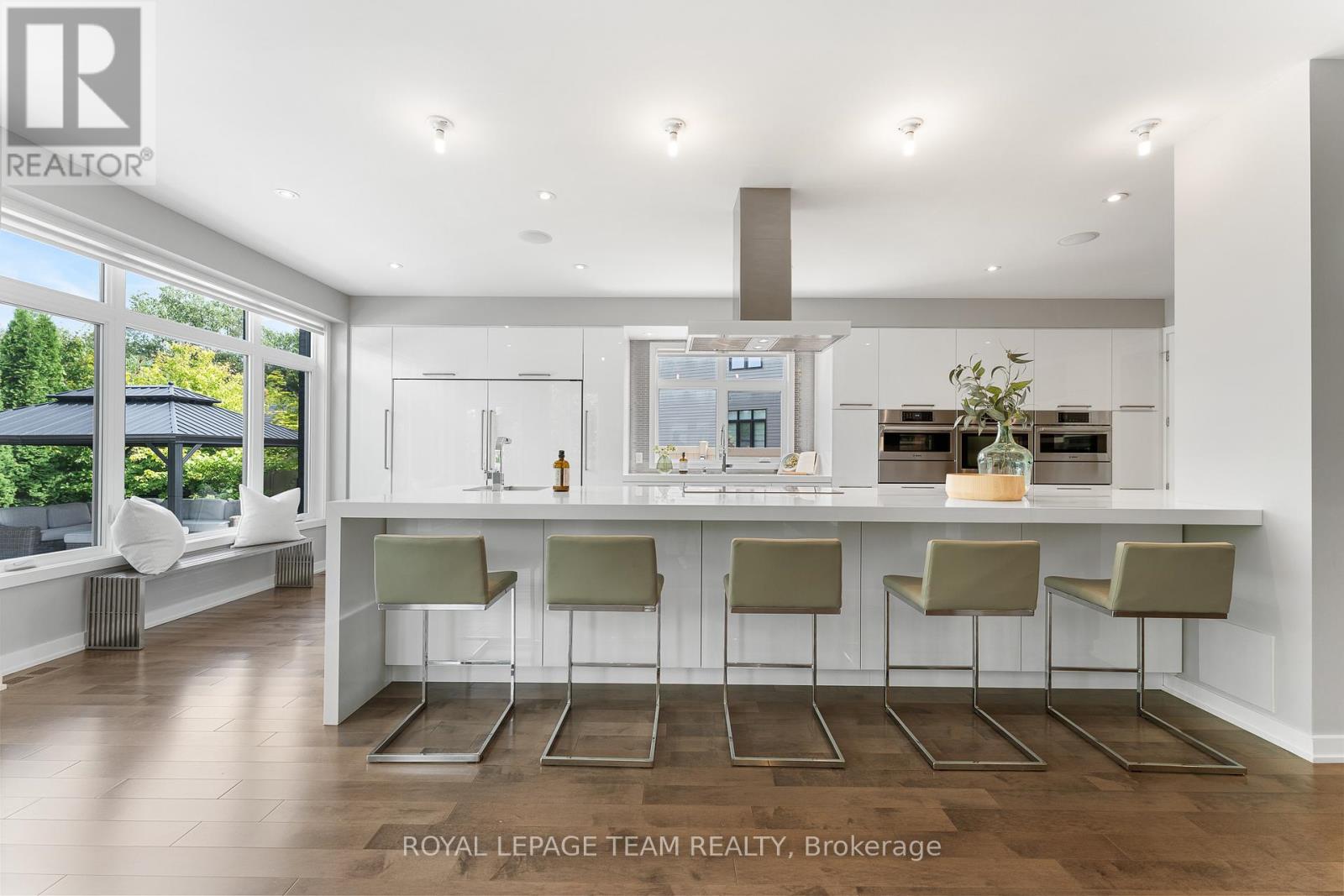 250 Sunnyridge Crescent