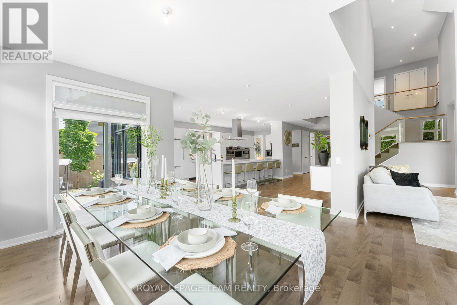 250 Sunnyridge Crescent
