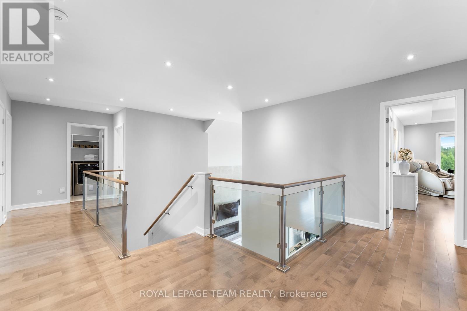 250 Sunnyridge Crescent