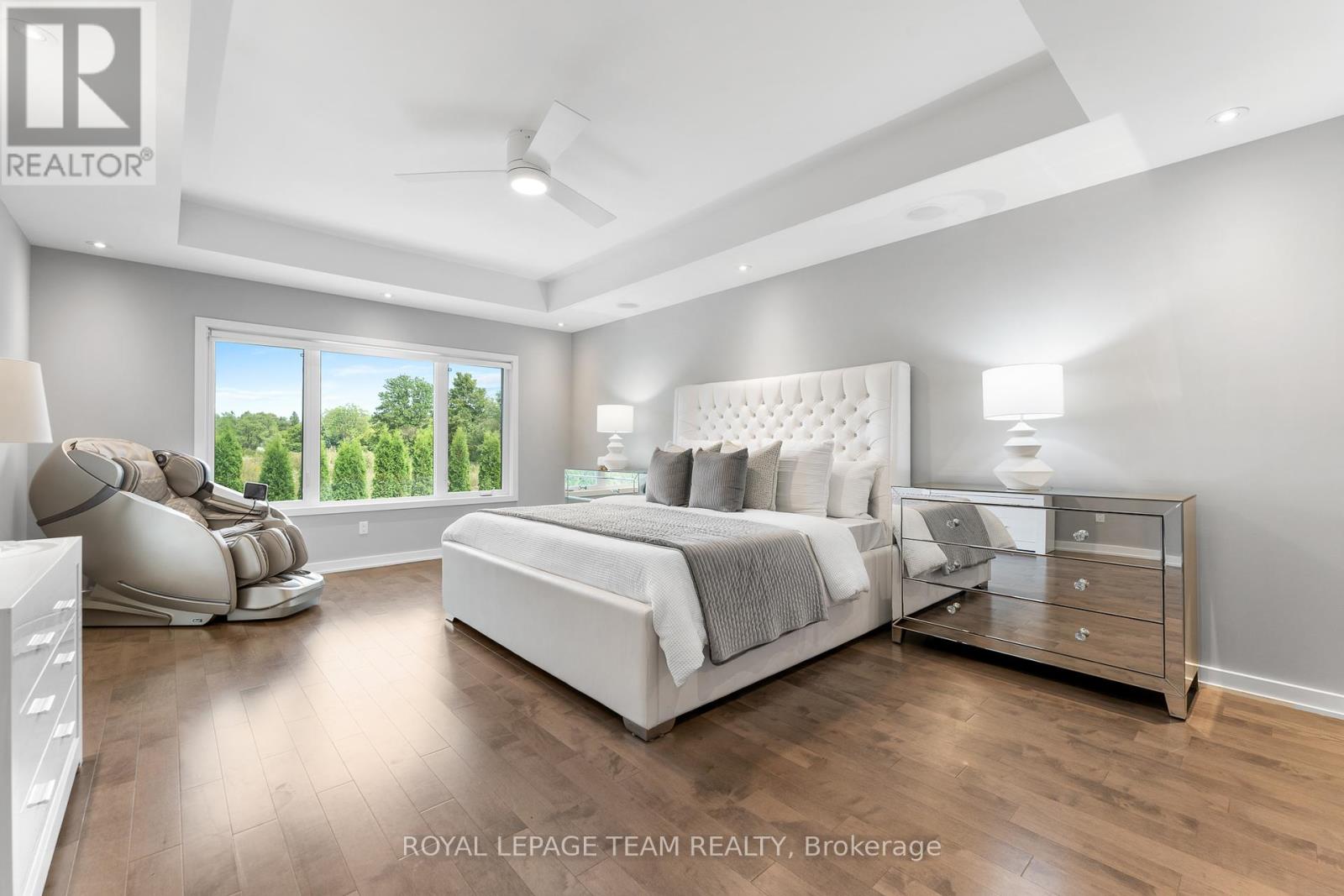 250 Sunnyridge Crescent