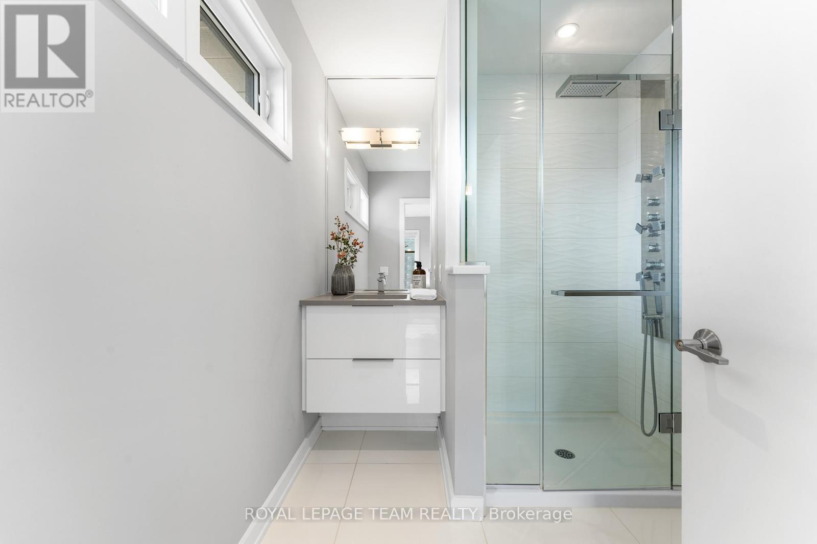250 Sunnyridge Crescent
