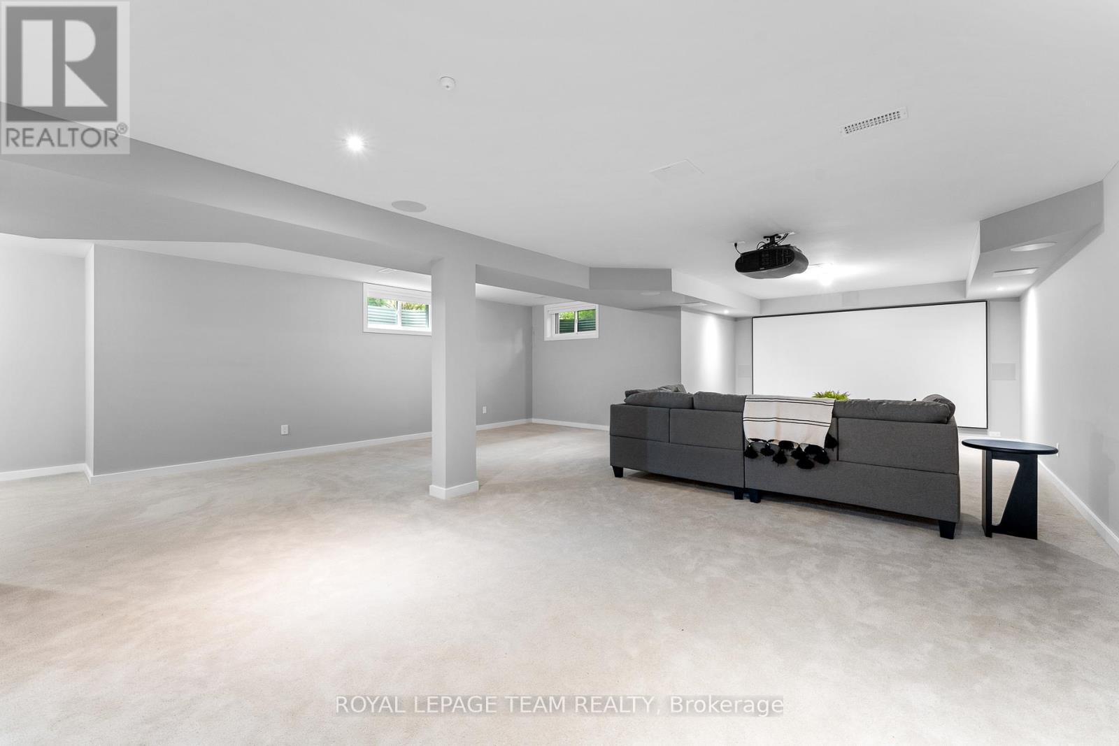 250 Sunnyridge Crescent