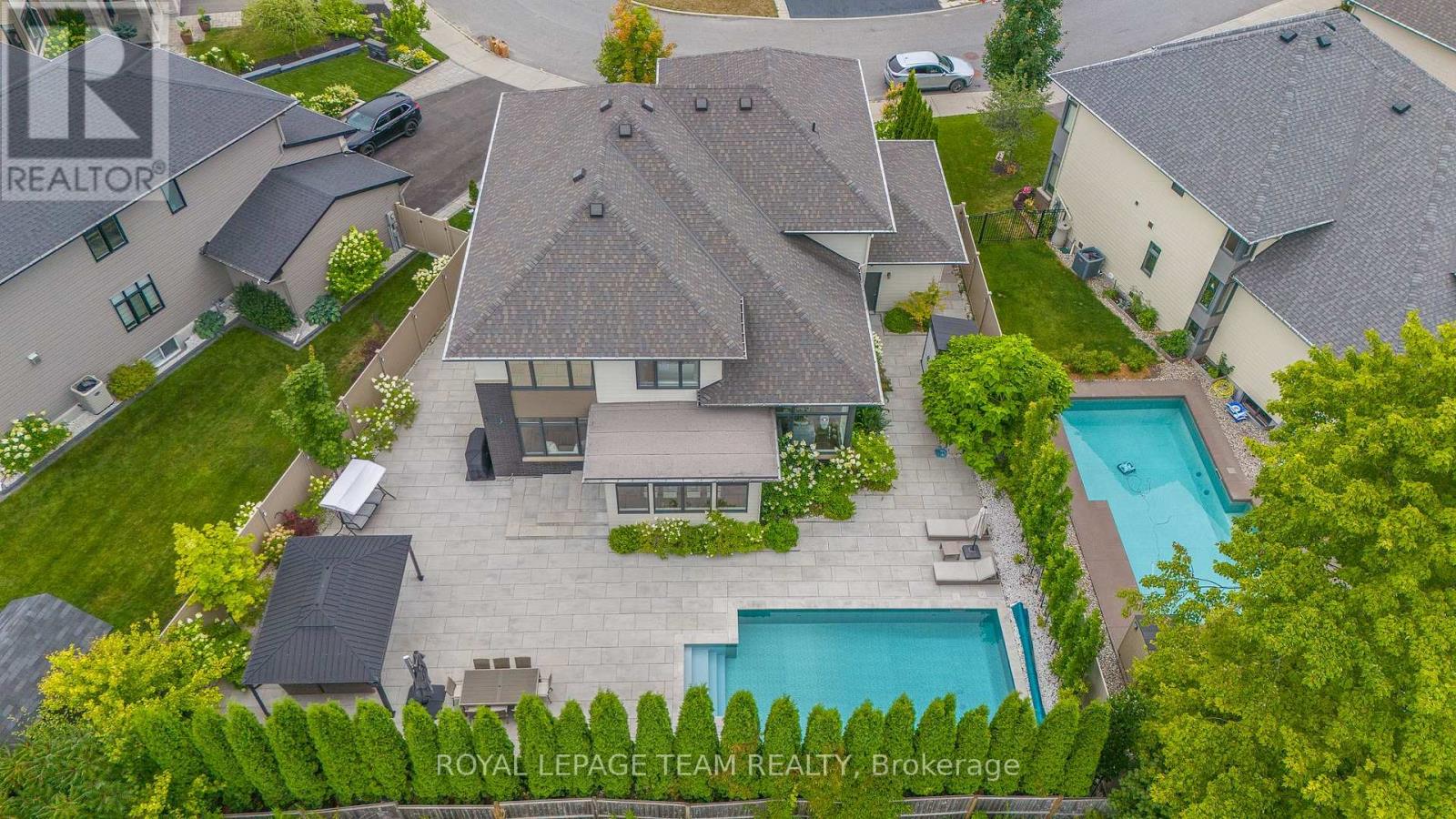 250 Sunnyridge Crescent
