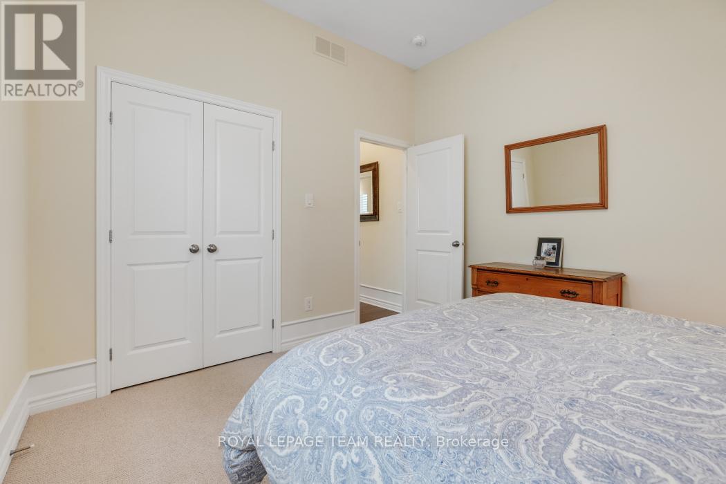 316 Serenade Crescent W