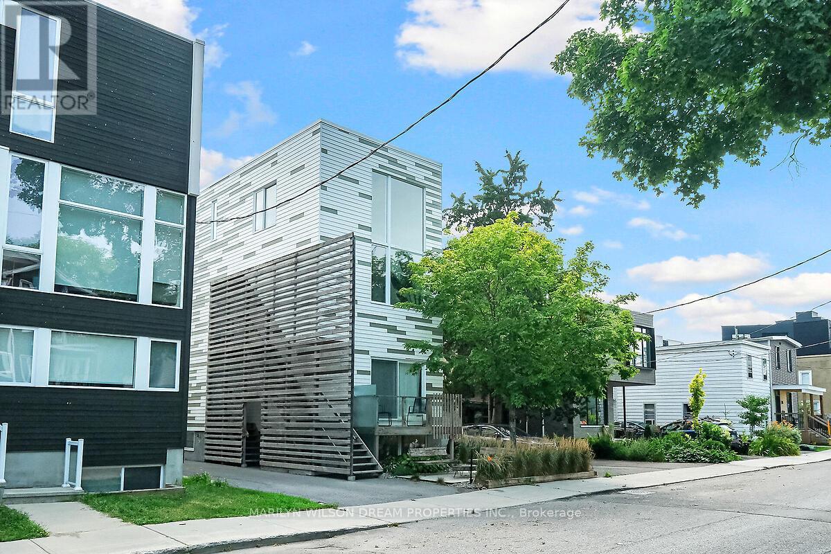 67 Pinhey Street