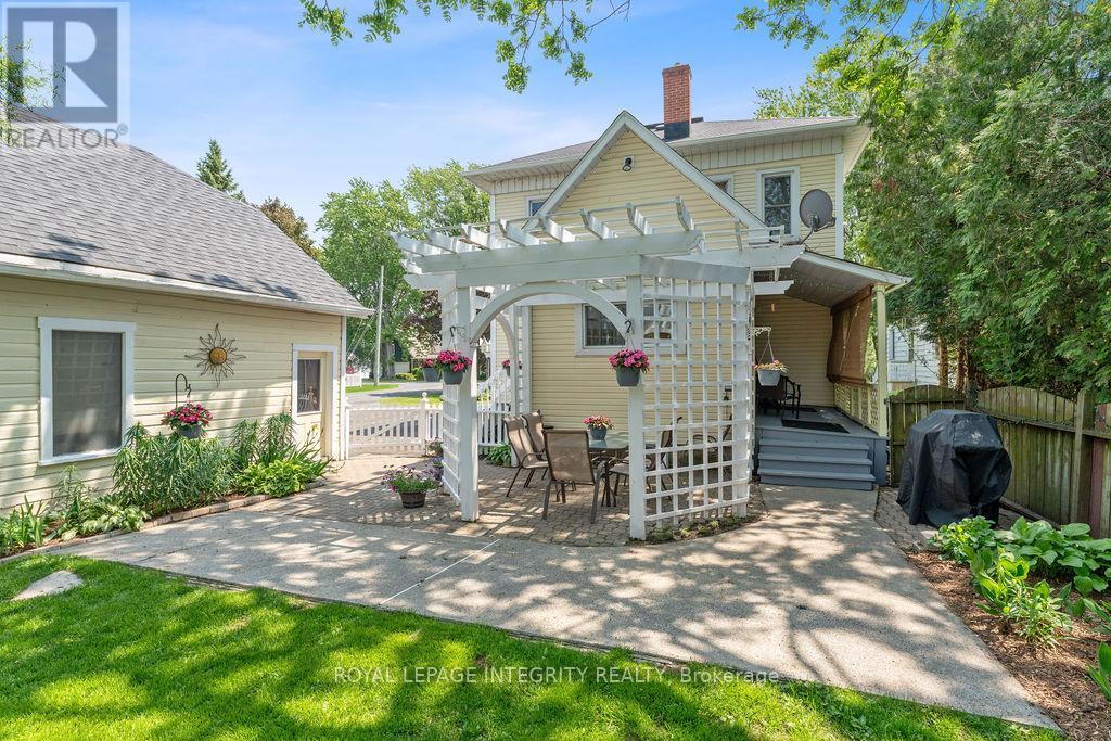 72 Lakeshore Drive