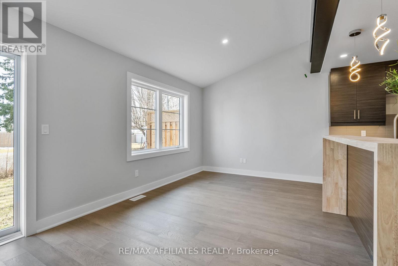19b Dundas Street