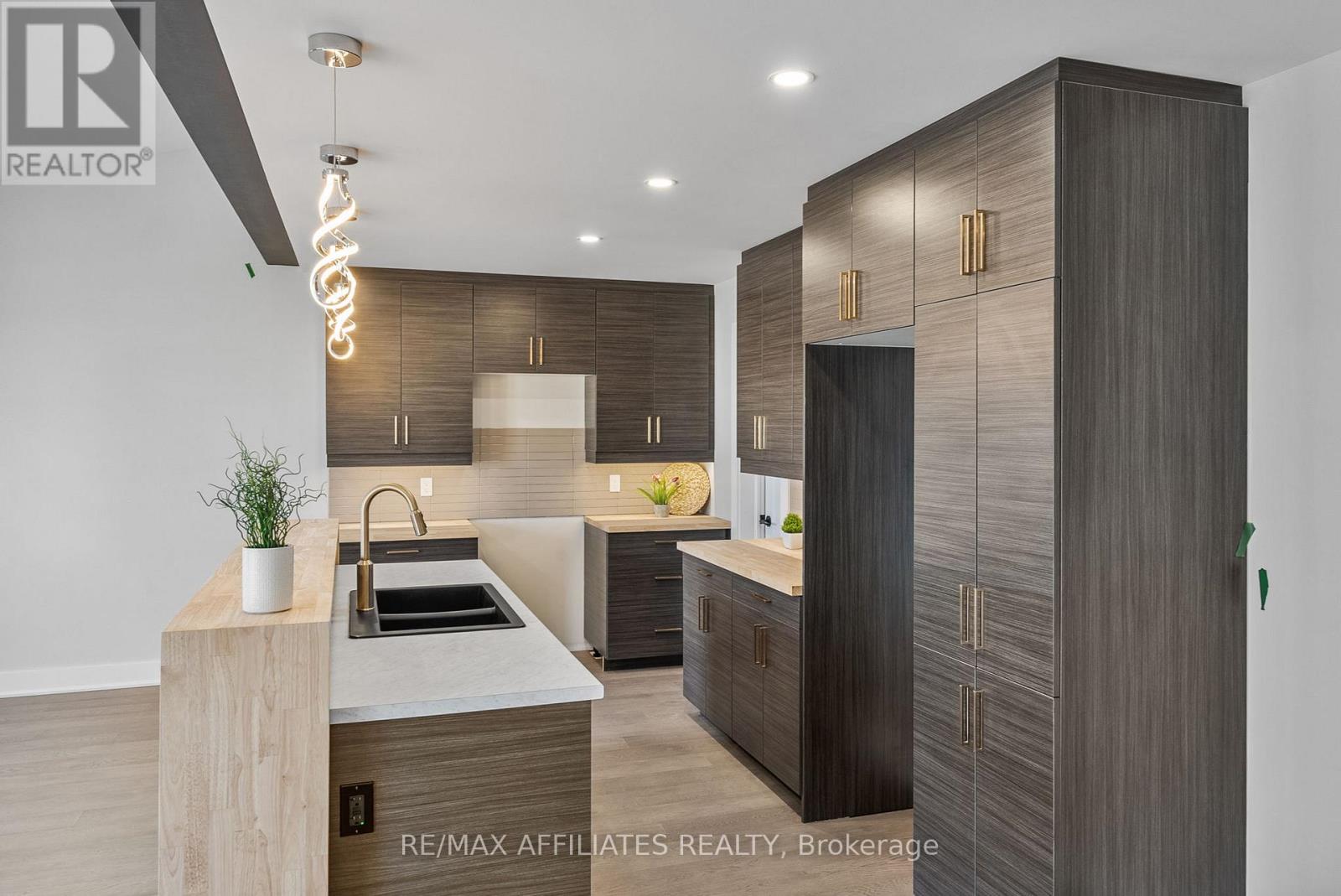 19b Dundas Street