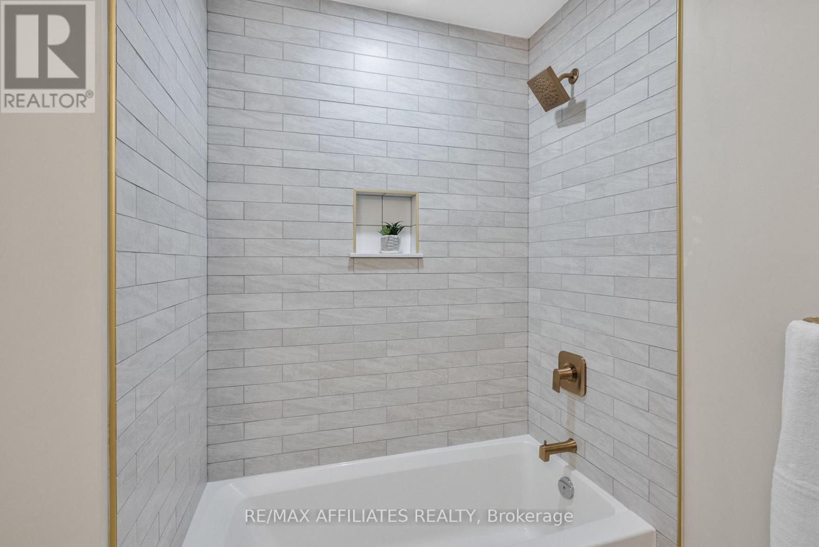 19b Dundas Street