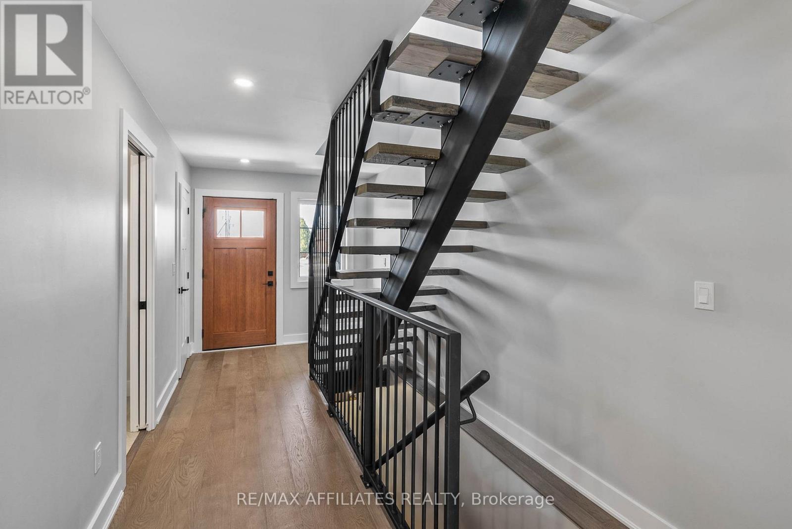 19b Dundas Street