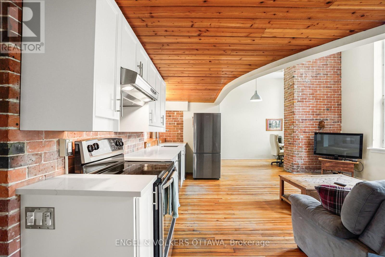 206 - 589 Rideau Street