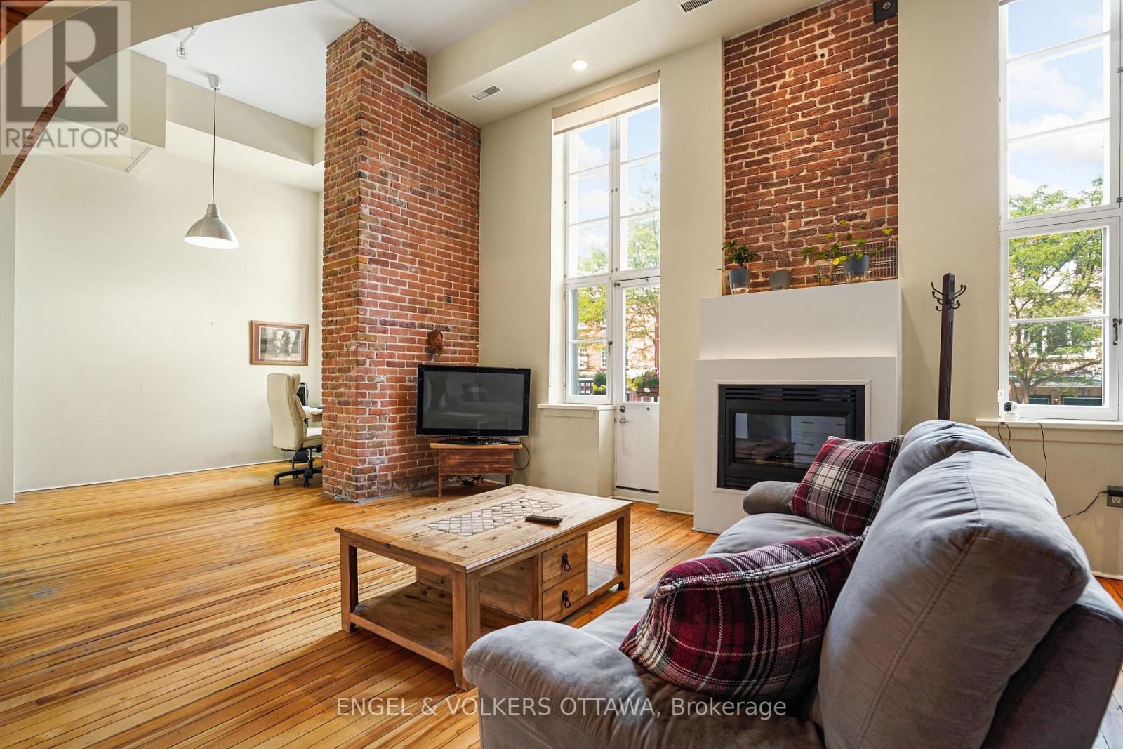 206 - 589 Rideau Street