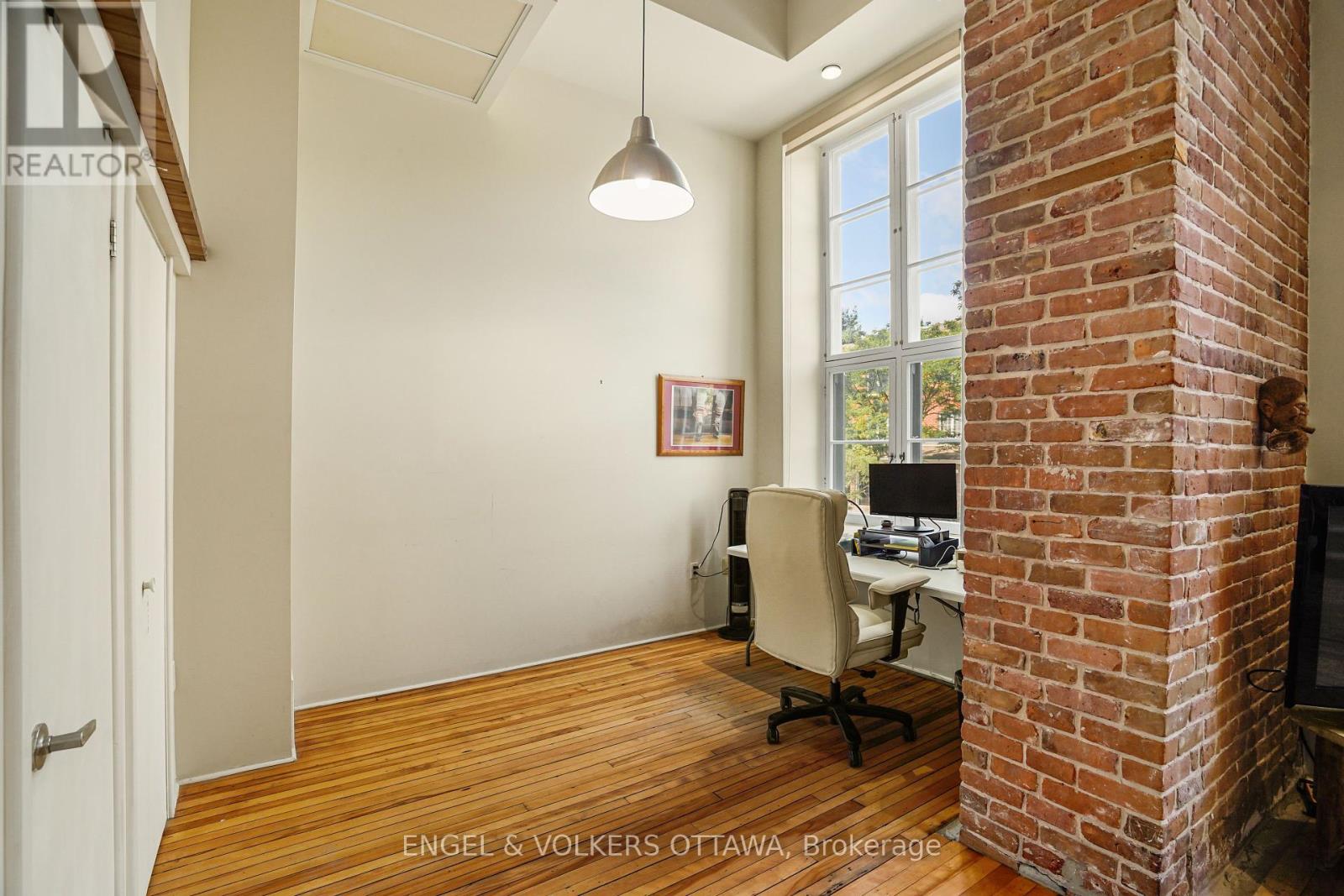 206 - 589 Rideau Street