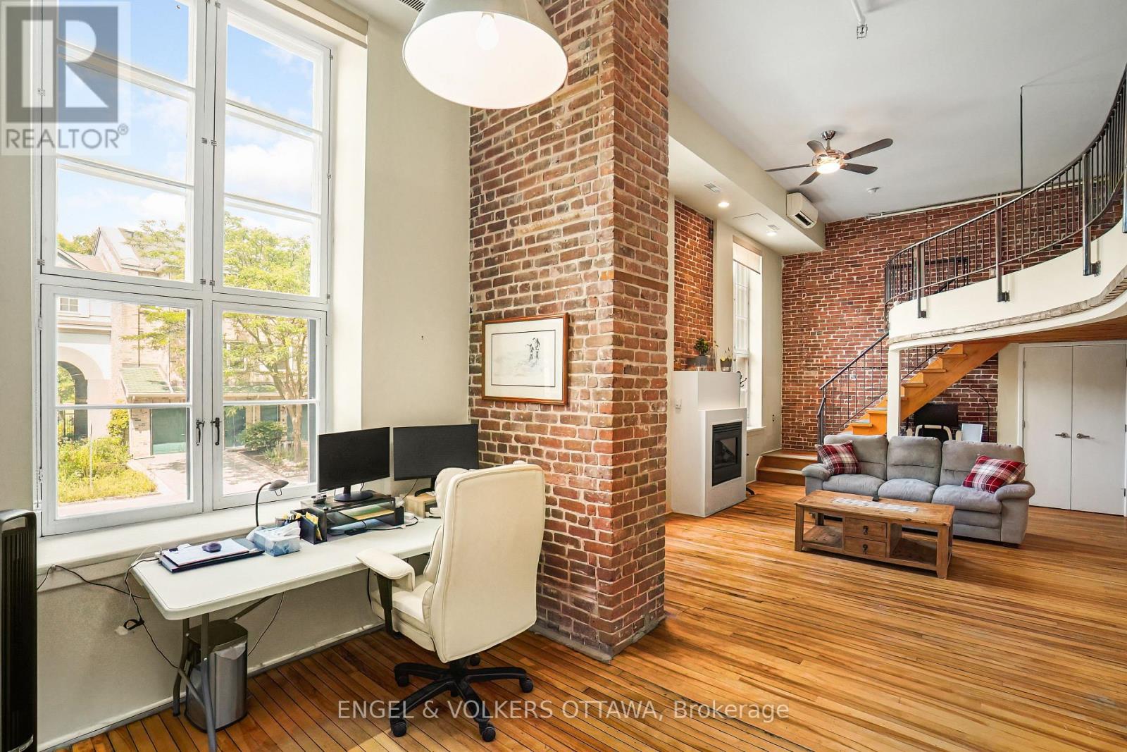 206 - 589 Rideau Street
