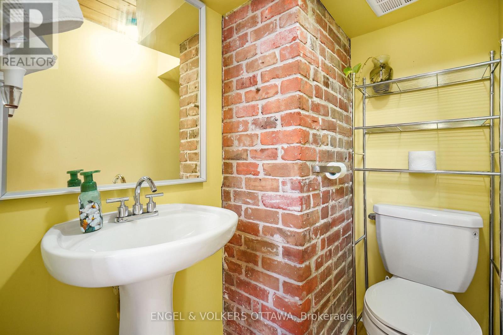 206 - 589 Rideau Street