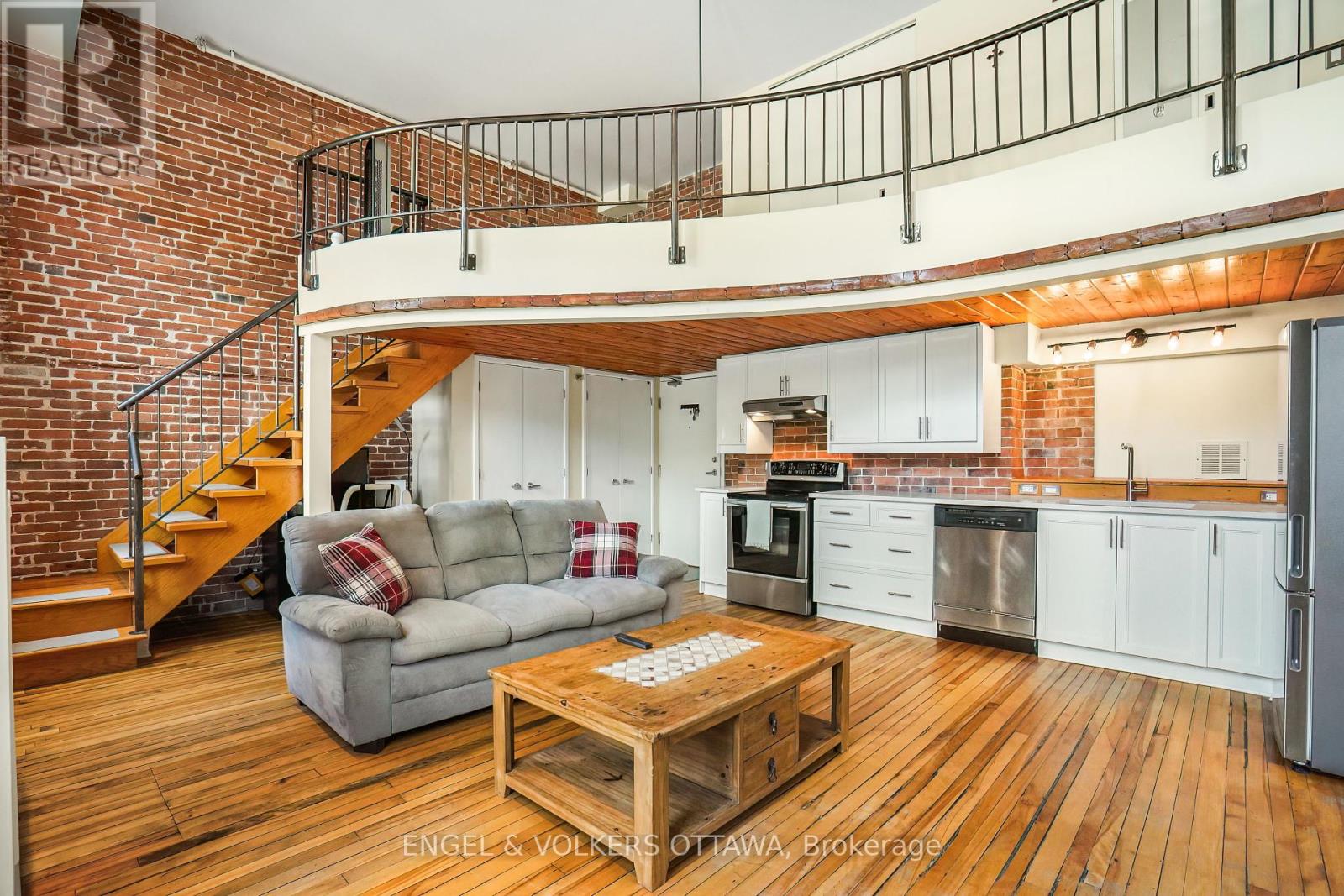 206 - 589 Rideau Street