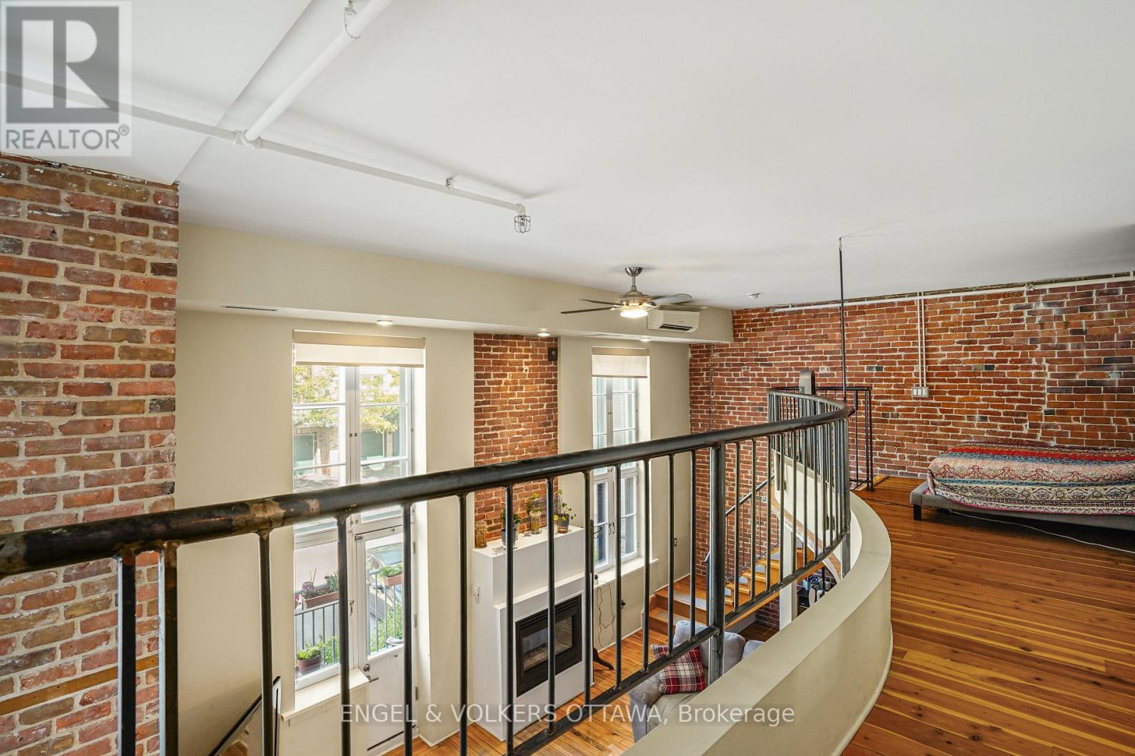 206 - 589 Rideau Street