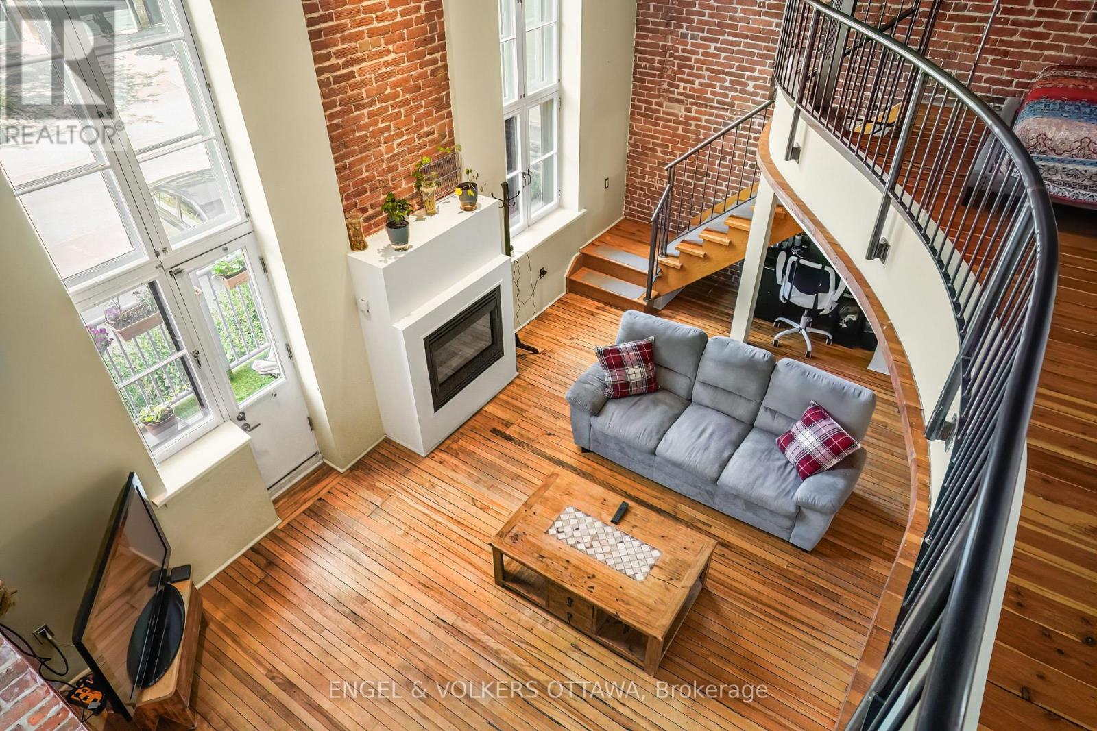 206 - 589 Rideau Street