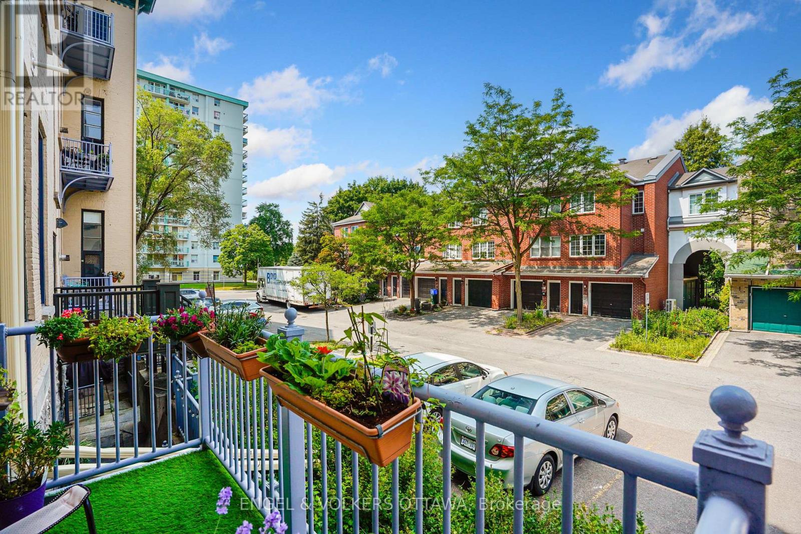 206 - 589 Rideau Street