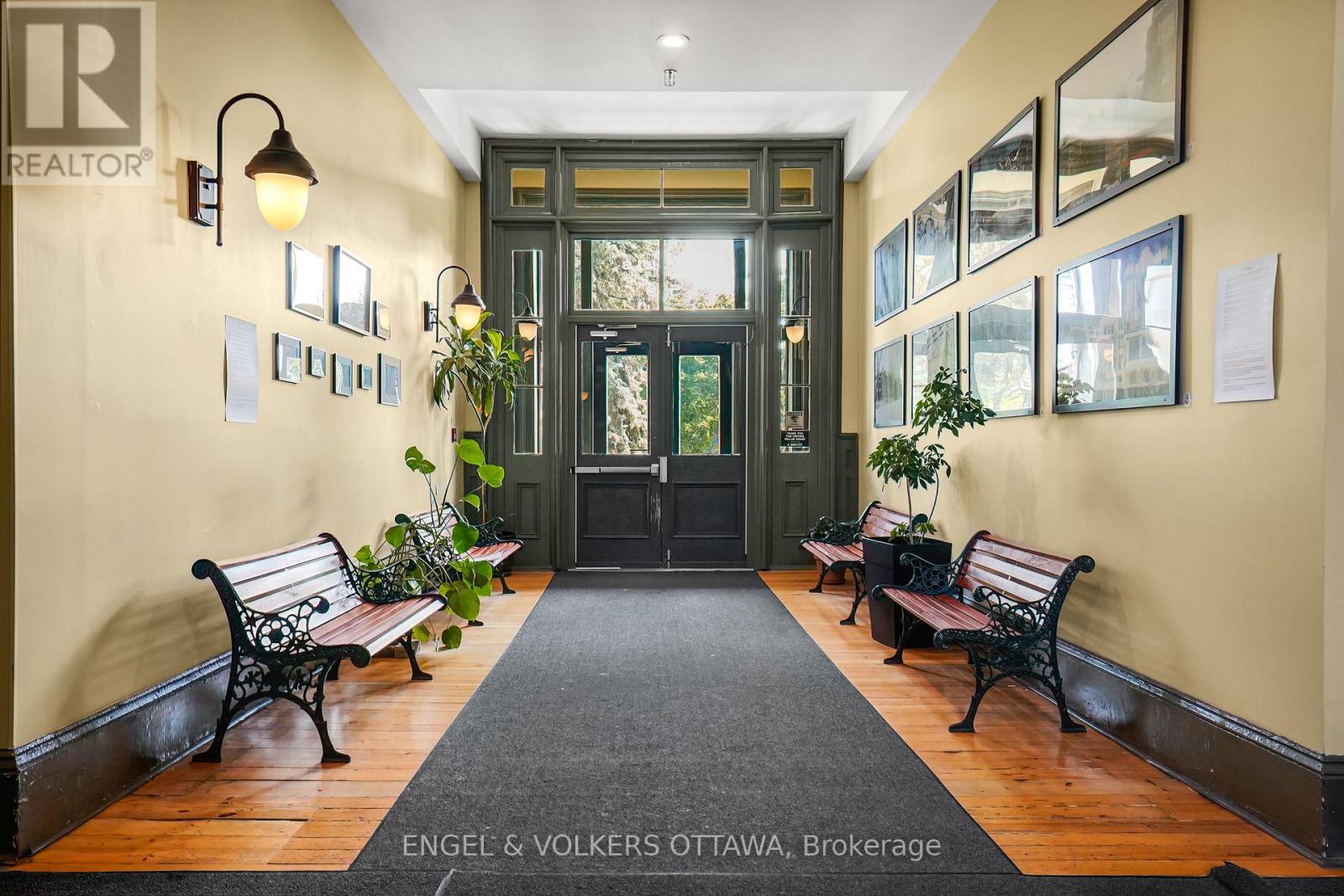 206 - 589 Rideau Street
