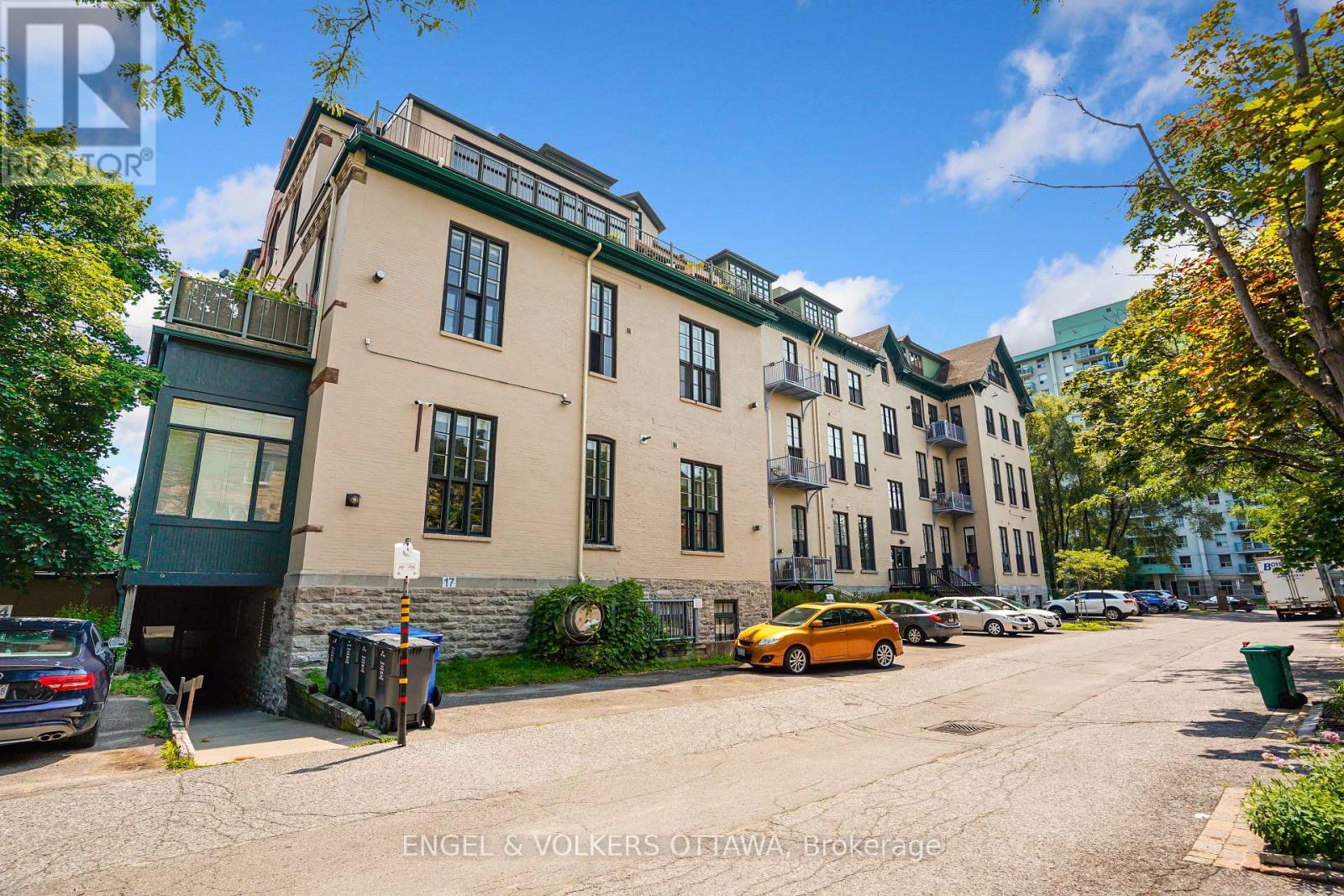 206 - 589 Rideau Street