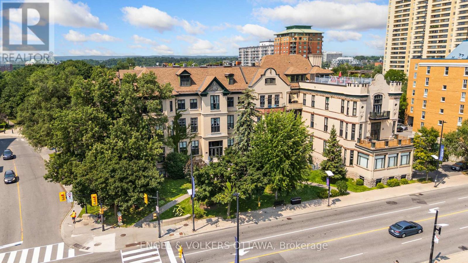 206 - 589 Rideau Street