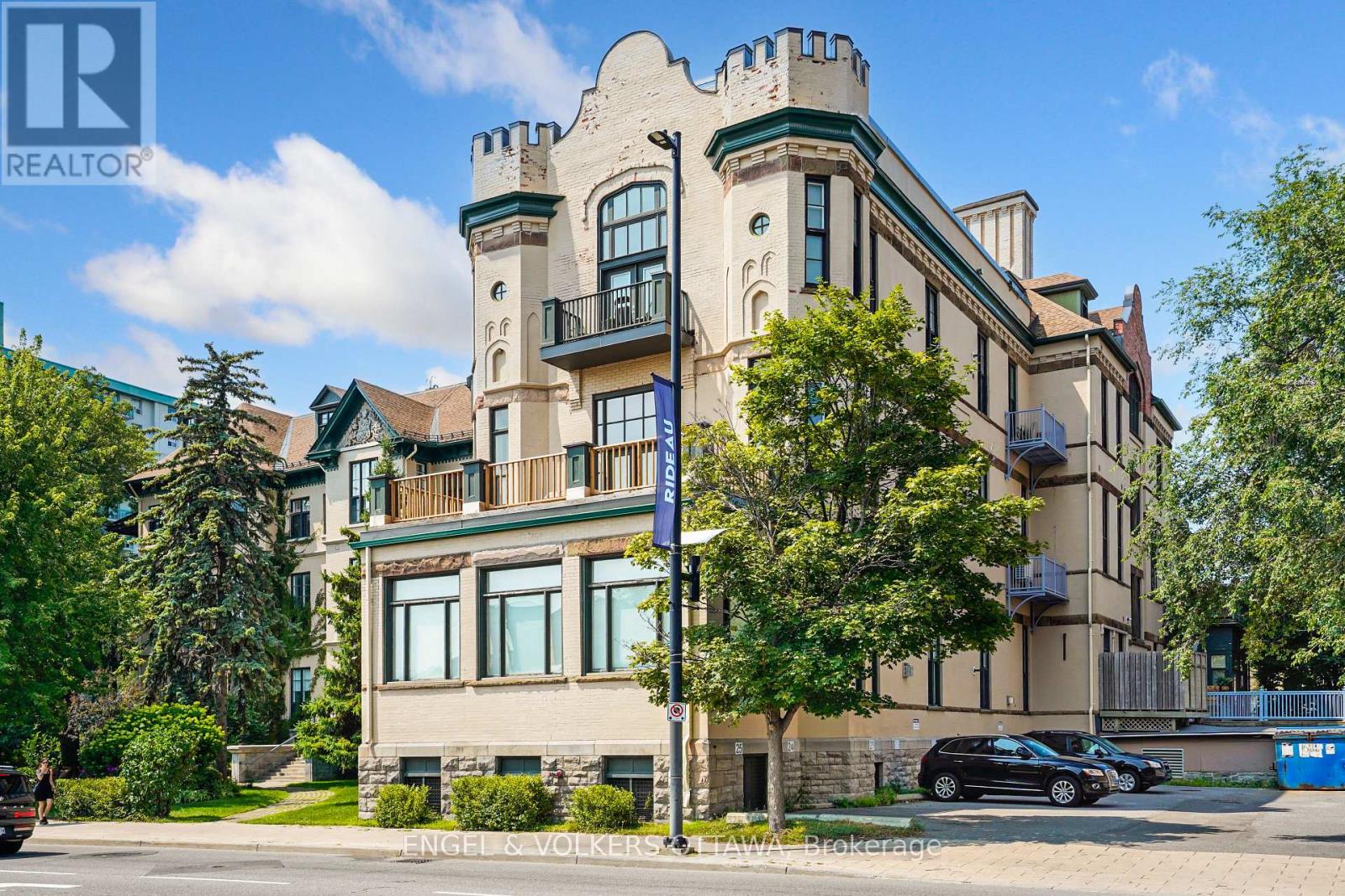 206 - 589 Rideau Street