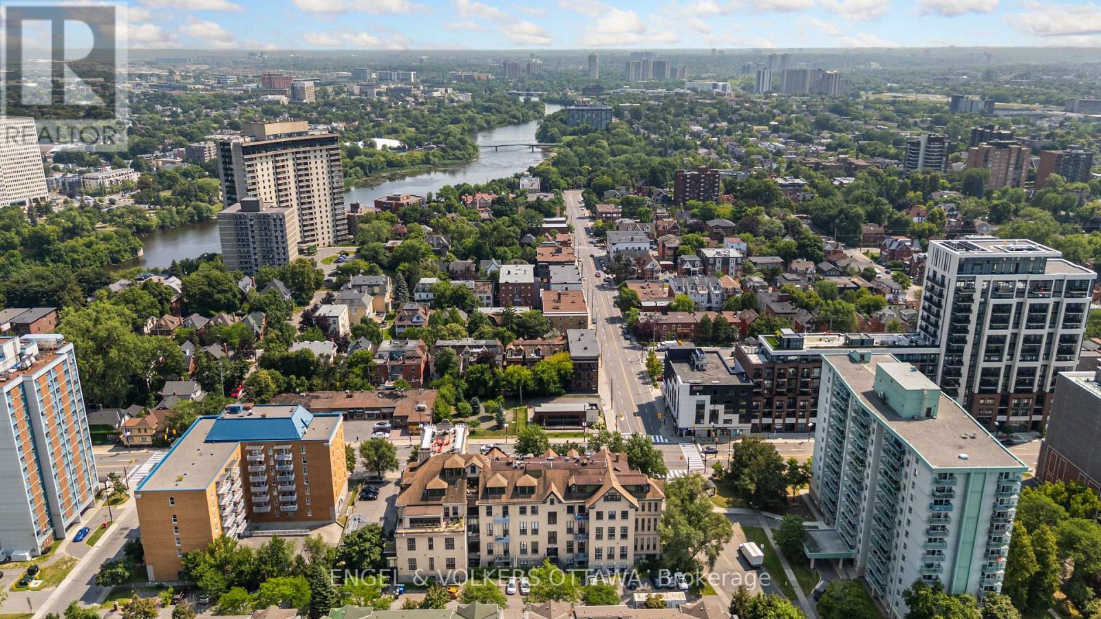 206 - 589 Rideau Street