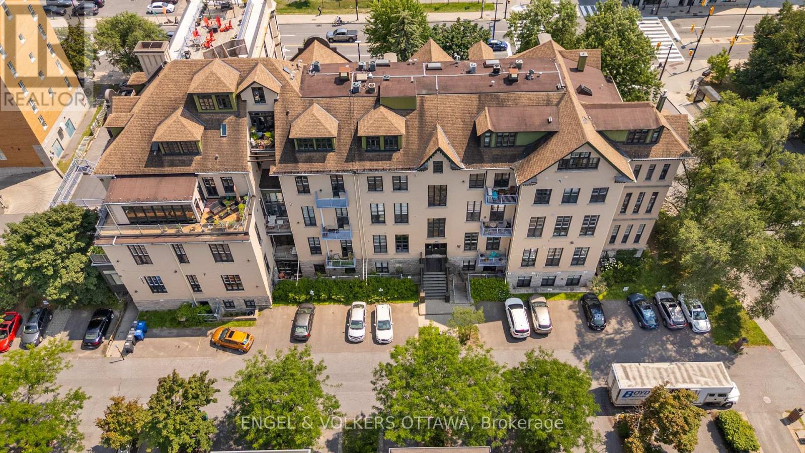 206 - 589 Rideau Street