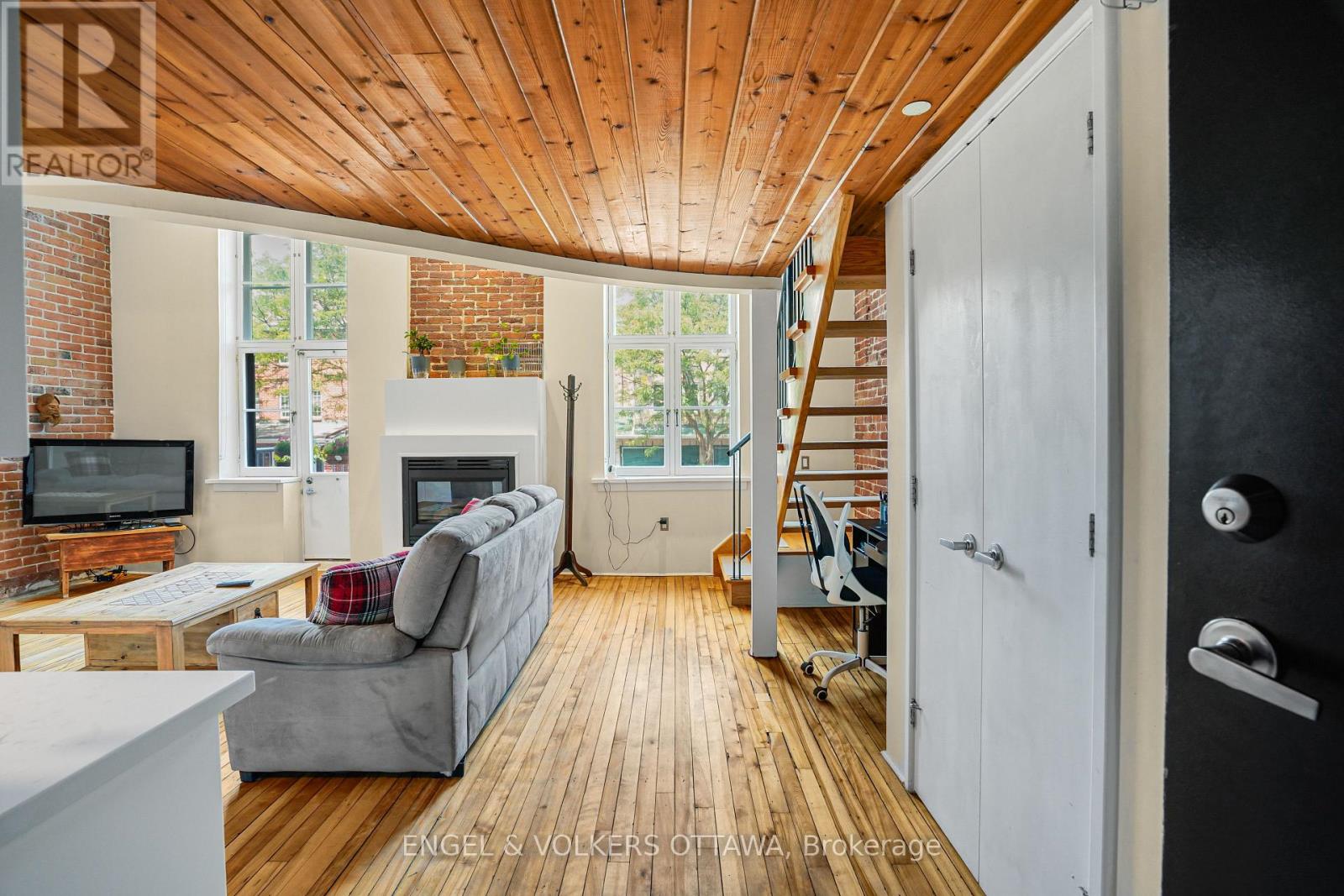 206 - 589 Rideau Street