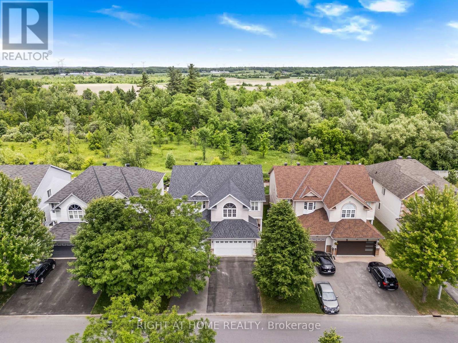 2383 Glandriel Crescent