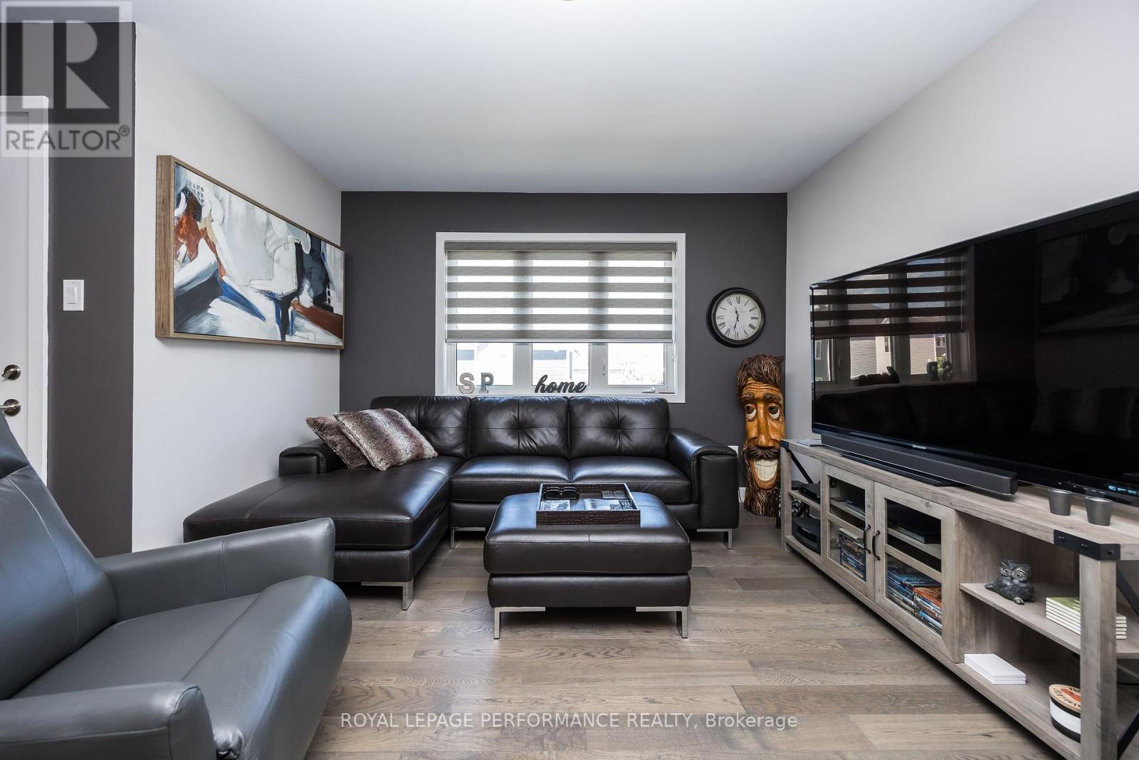 816 Bascule Place